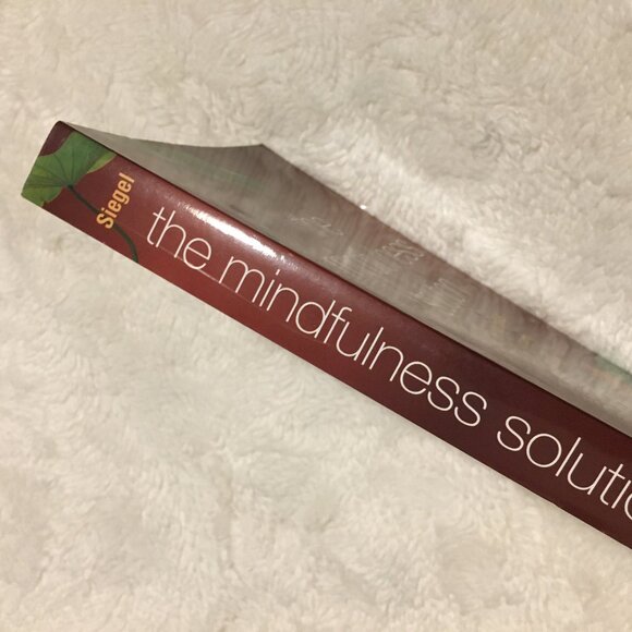 'The Mindfulness Solution' Softcover Book Fourth Copy - Picture 2 of 4